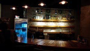 Montaje de un bar o cafetería.