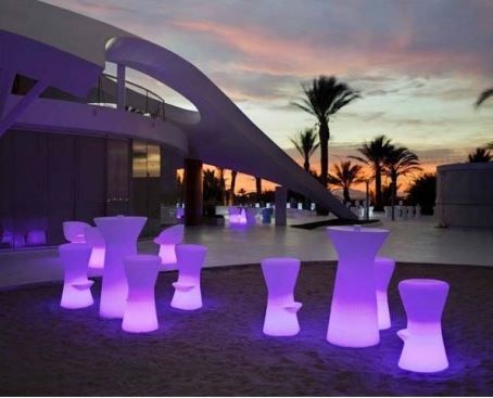Terrazas de verano de hoteles con mobiliario chillout