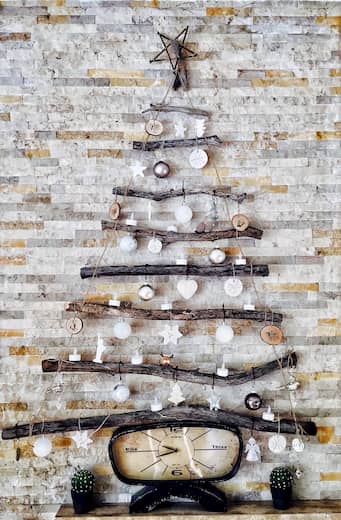 Decoración de las paredes de un restaurante para la época de navidad
