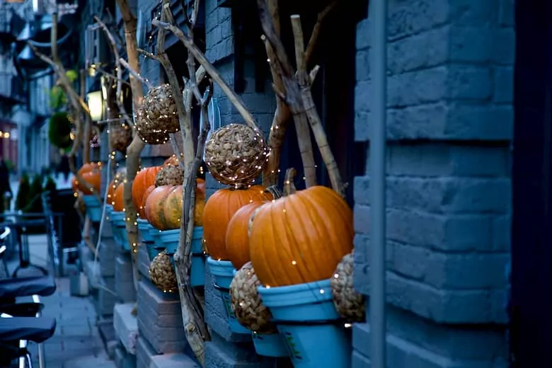 decoración exterior restaurante para halloween decoración exterior restaurante para halloween