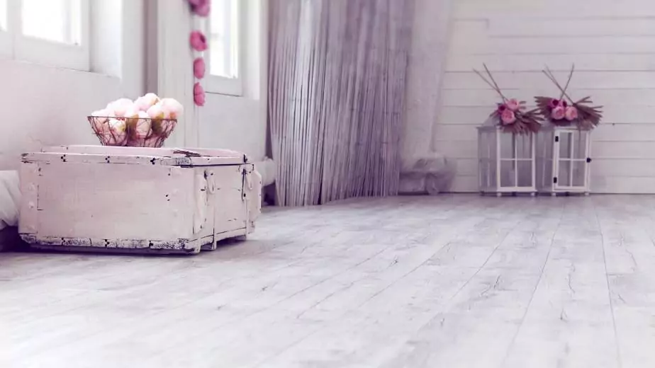 Decoración de estilo romántico para habitación de hotel