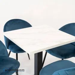Mesa Daniela interior: metal elegante y resistente