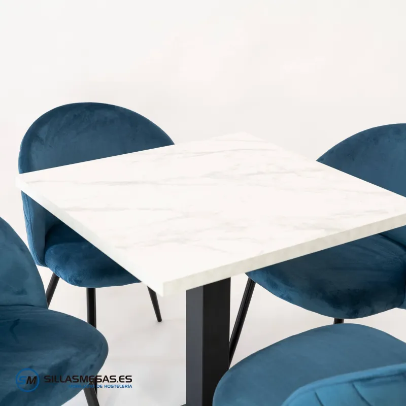 Mesa Daniela interior: metal elegante y resistente