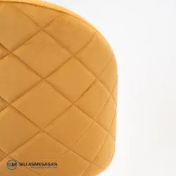 Silla Velvet mostaza vintage: elegancia y confort