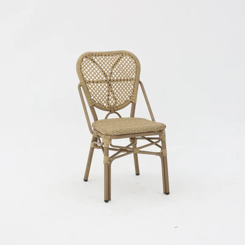 Silla Dalton de ratán con diseño ligero para hostelería