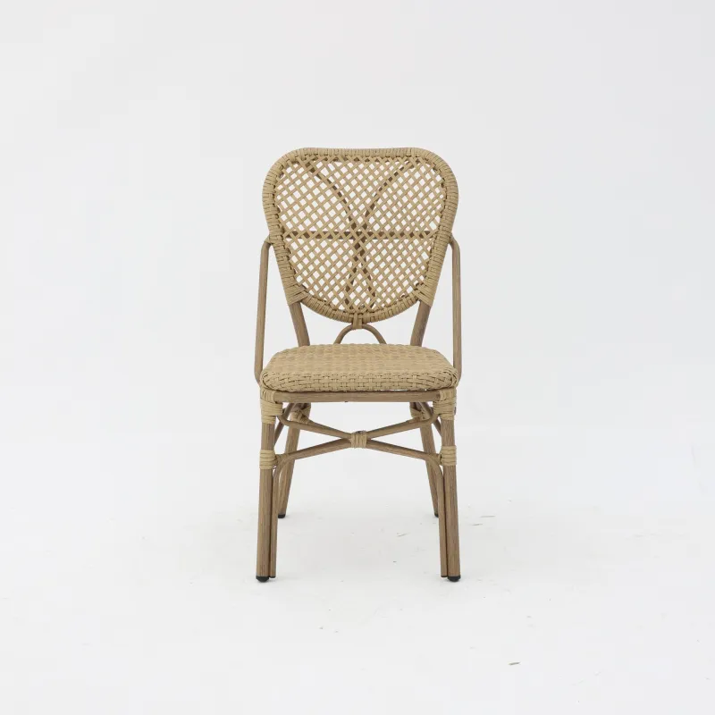 Silla Dalton de ratán con diseño ligero para hostelería