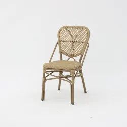 Silla Dalton de ratán con diseño ligero para hostelería