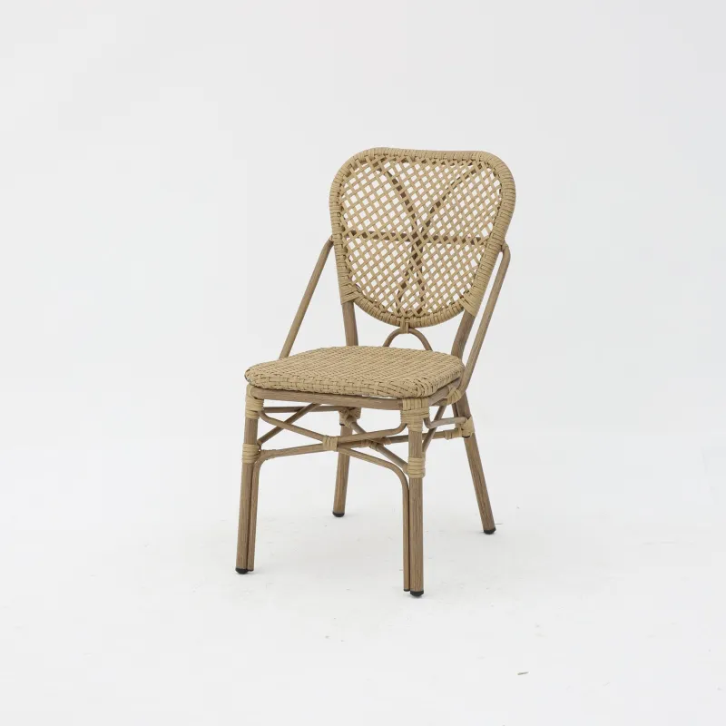 Silla Dalton de ratán con diseño ligero para hostelería