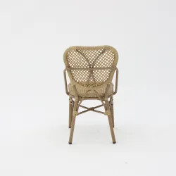 Silla Dalton de ratán con diseño ligero para hostelería