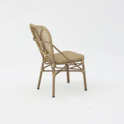 Silla Dalton de ratán con diseño ligero para hostelería