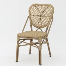 Silla Dalton de ratán con diseño ligero para hostelería