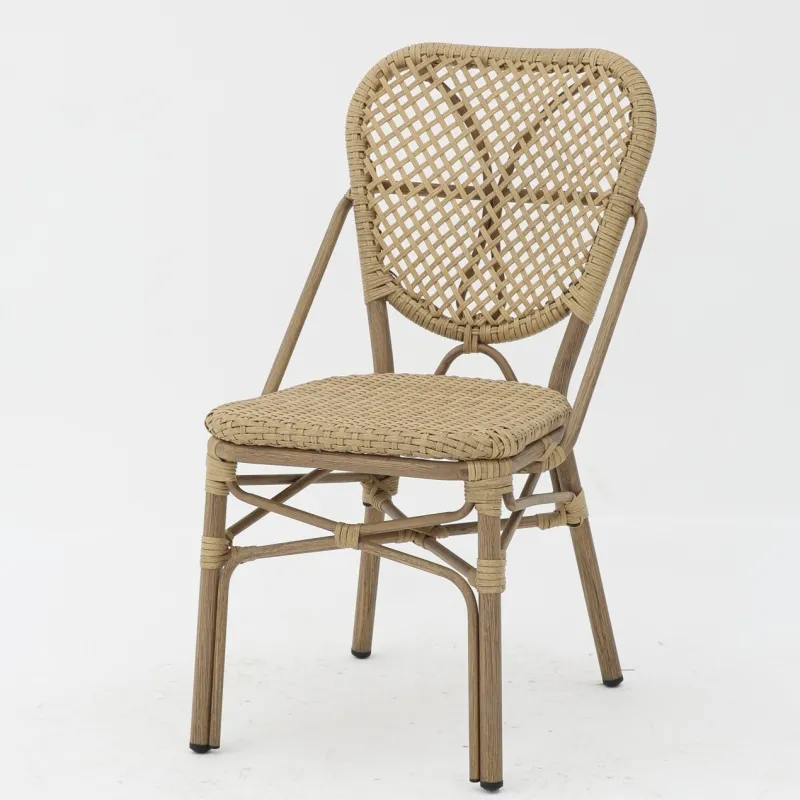 Silla Dalton de ratán con diseño ligero para hostelería