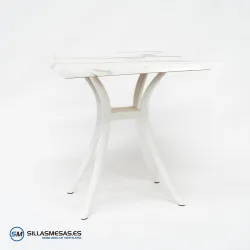 Mesa Venus exterior pie blanco: moderna y sutil