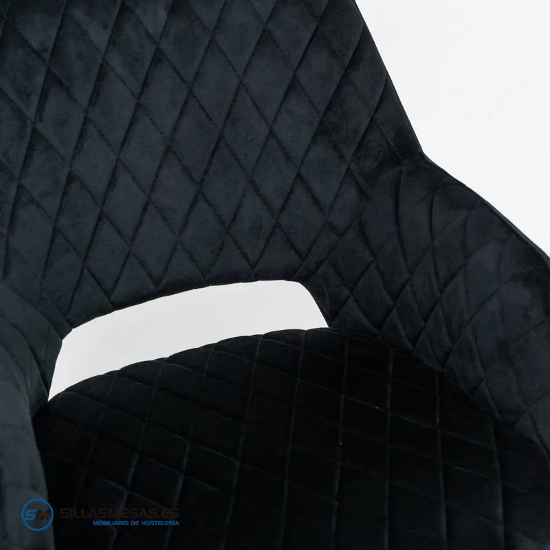 Sillón velvet negro para interiores con estilo