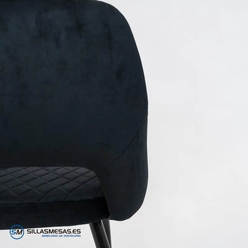 Sillón velvet negro para interiores con estilo