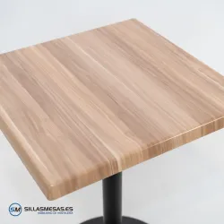 Mesa cuadrada exterior F y pie negro: diseño elegante