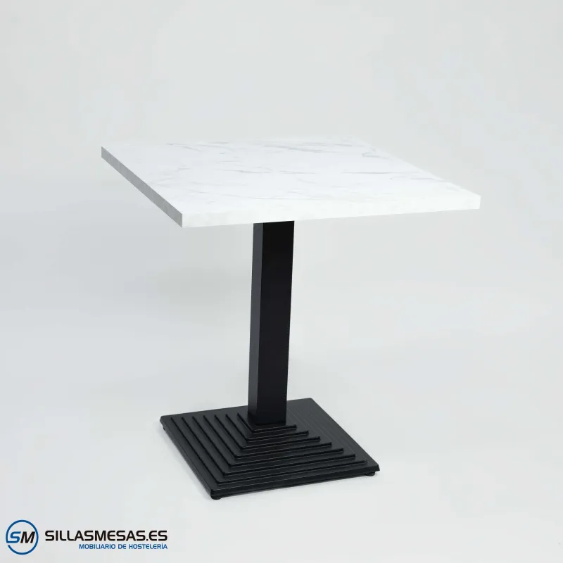 Mesa Pirámide interior: diseño estable y moderno