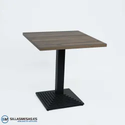 Mesa Pirámide interior: diseño estable y moderno
