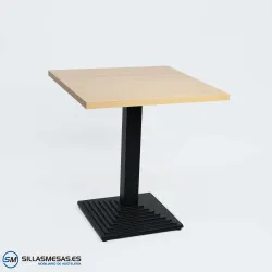Mesa Pirámide interior: diseño estable y moderno
