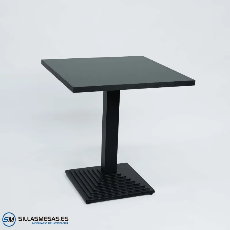Mesa Pirámide interior: diseño estable y moderno
