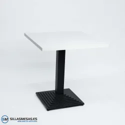 Mesa Pirámide interior: diseño estable y moderno