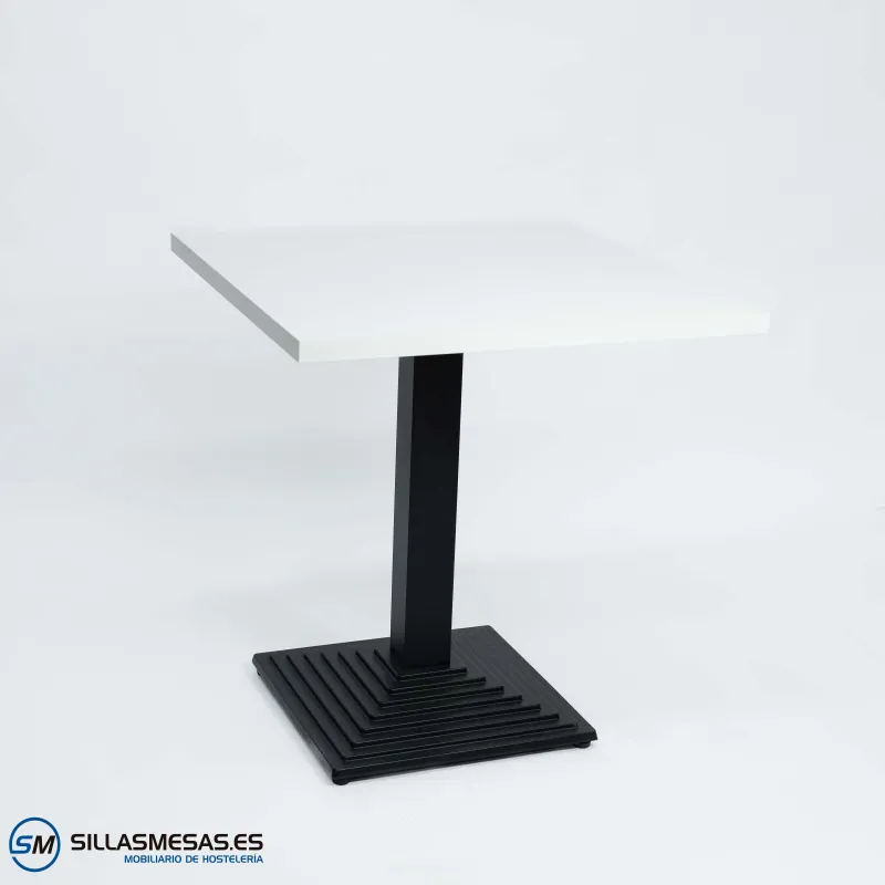 Mesa Pirámide interior: diseño estable y moderno