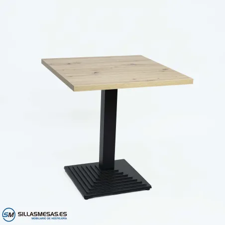 Mesa Pirámide interior: diseño estable y moderno