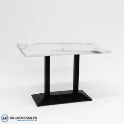 Mesa Pirámide doble exterior: diseño atrevido y moderno