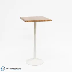 Mesa alta F pie blanco exterior: altura y ligereza visual