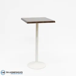Mesa alta F pie blanco exterior: altura y ligereza visual