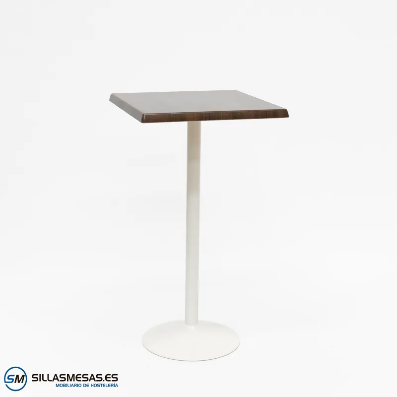 Mesa alta F pie blanco exterior: altura y ligereza visual
