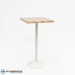 Mesa alta F pie blanco exterior: altura y ligereza visual