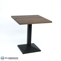 Mesa Pirámide interior: diseño estable y moderno