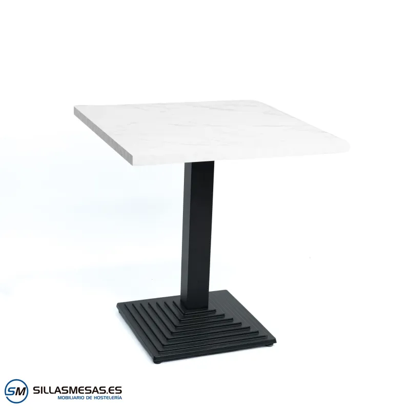 Mesa Pirámide interior: diseño estable y moderno