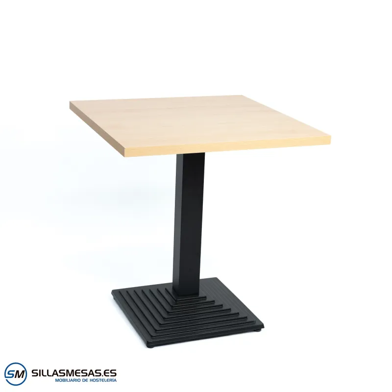 Mesa Pirámide interior: diseño estable y moderno