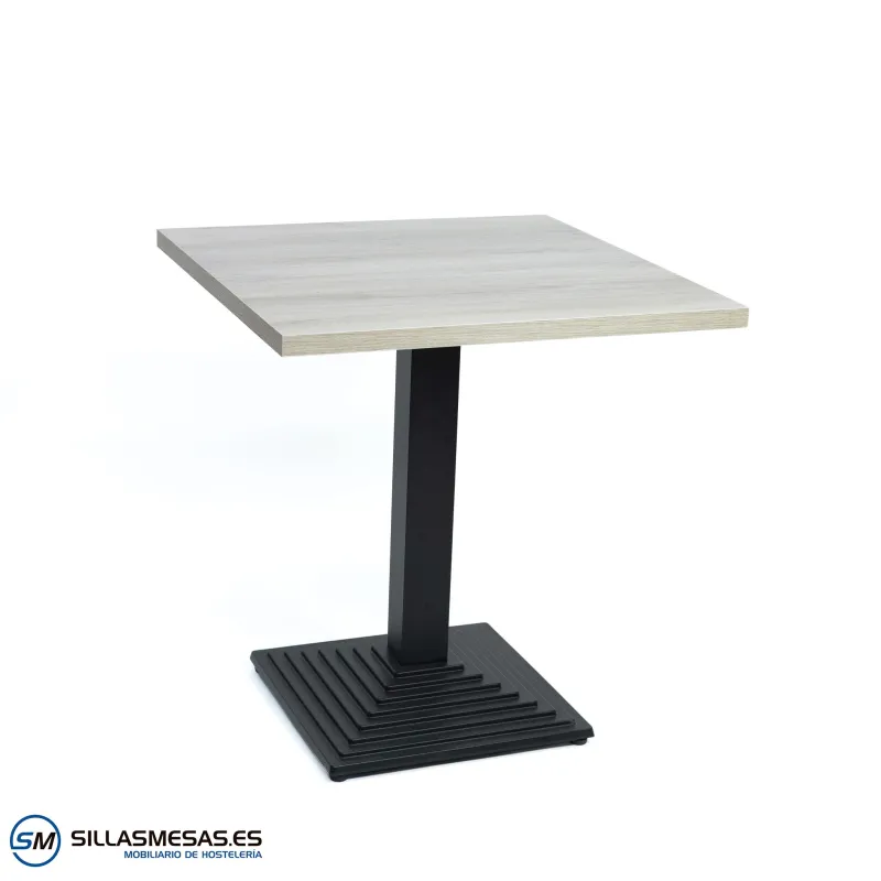 Mesa Pirámide interior: diseño estable y moderno