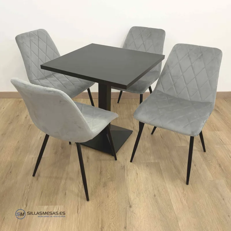 Mesa Daniela interior: metal elegante y resistente