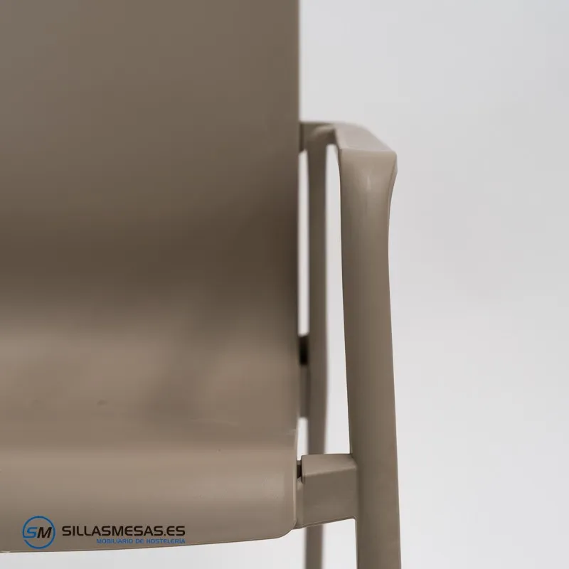 Conjunto 4 sillones BARA y 1 mesa BAKO