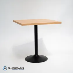 Mesa interior F Cuadrada pie negro: diseño moderno