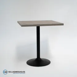 Mesa interior F Cuadrada pie negro: diseño moderno