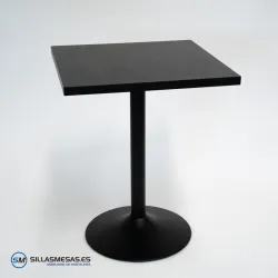Mesa interior F Cuadrada pie negro: diseño moderno
