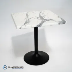 Mesa cuadrada exterior F y pie negro: diseño elegante
