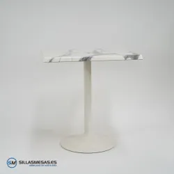 Mesa cuadrada exterior F y pie blanco: diseño minimalista