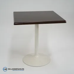 Mesa cuadrada exterior F y pie blanco: diseño minimalista