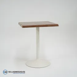 Mesa cuadrada exterior F y pie blanco: diseño minimalista