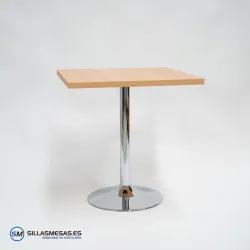 Mesa interior F Cuadrada pie cromado: estilo y resistencia