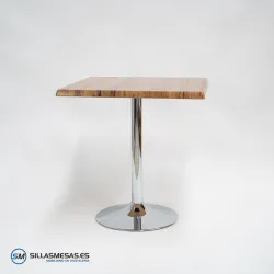 Mesa cuadrada exterior F y pie cromado: diseño atemporal