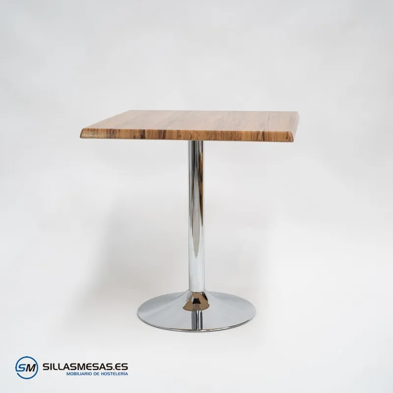 Mesa cuadrada exterior F y pie cromado: diseño atemporal