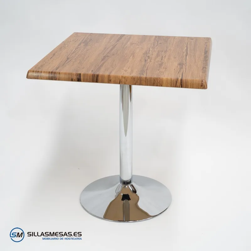 Mesa cuadrada exterior F y pie cromado: diseño atemporal