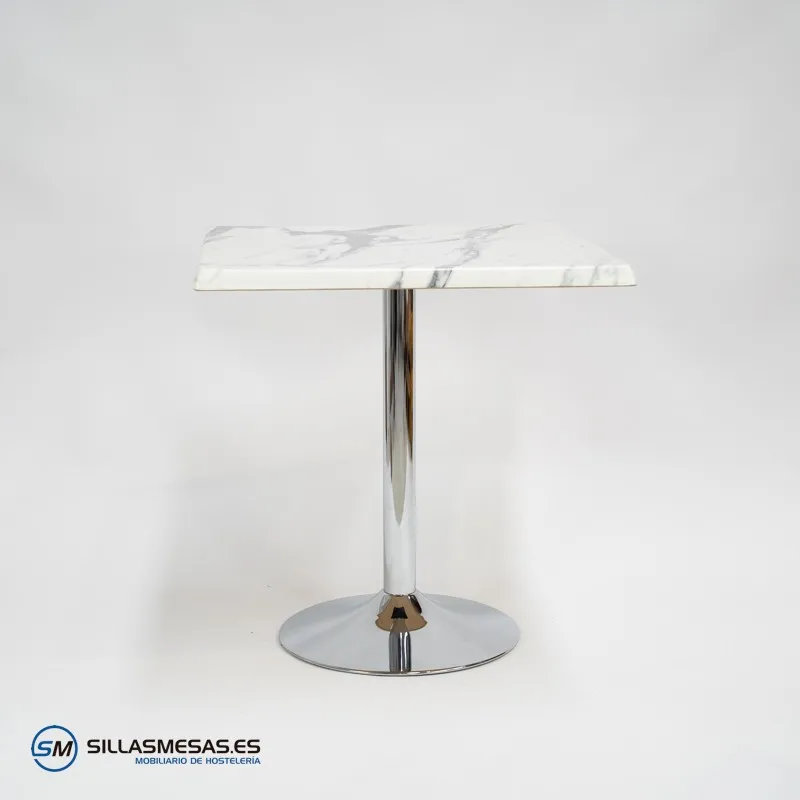 Mesa cuadrada exterior F y pie cromado: diseño atemporal